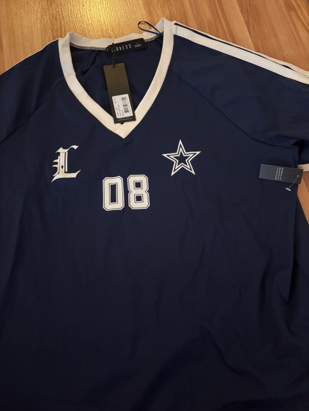 NEVER WORN Lioness Spectate Top V-Neck Navy Indigo Athletic Tee with Number 08